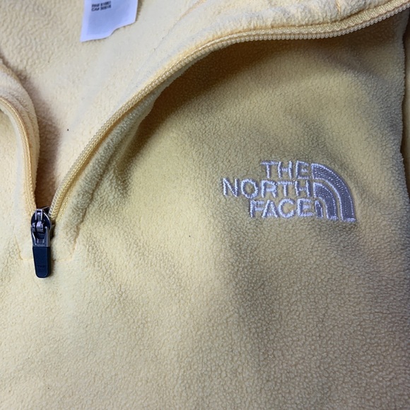SOLD - The North Face Yellow Pullover - Picture 4 of 6